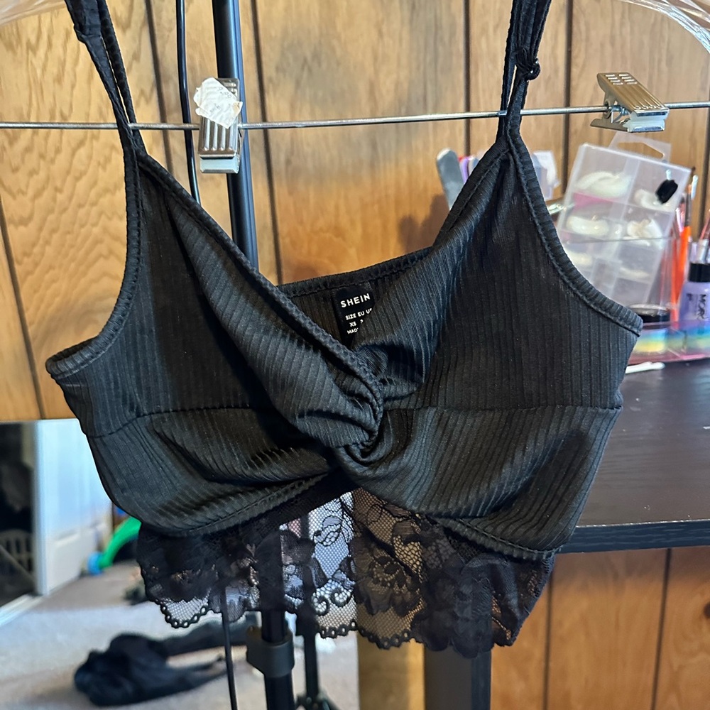 Women’s laced crop top